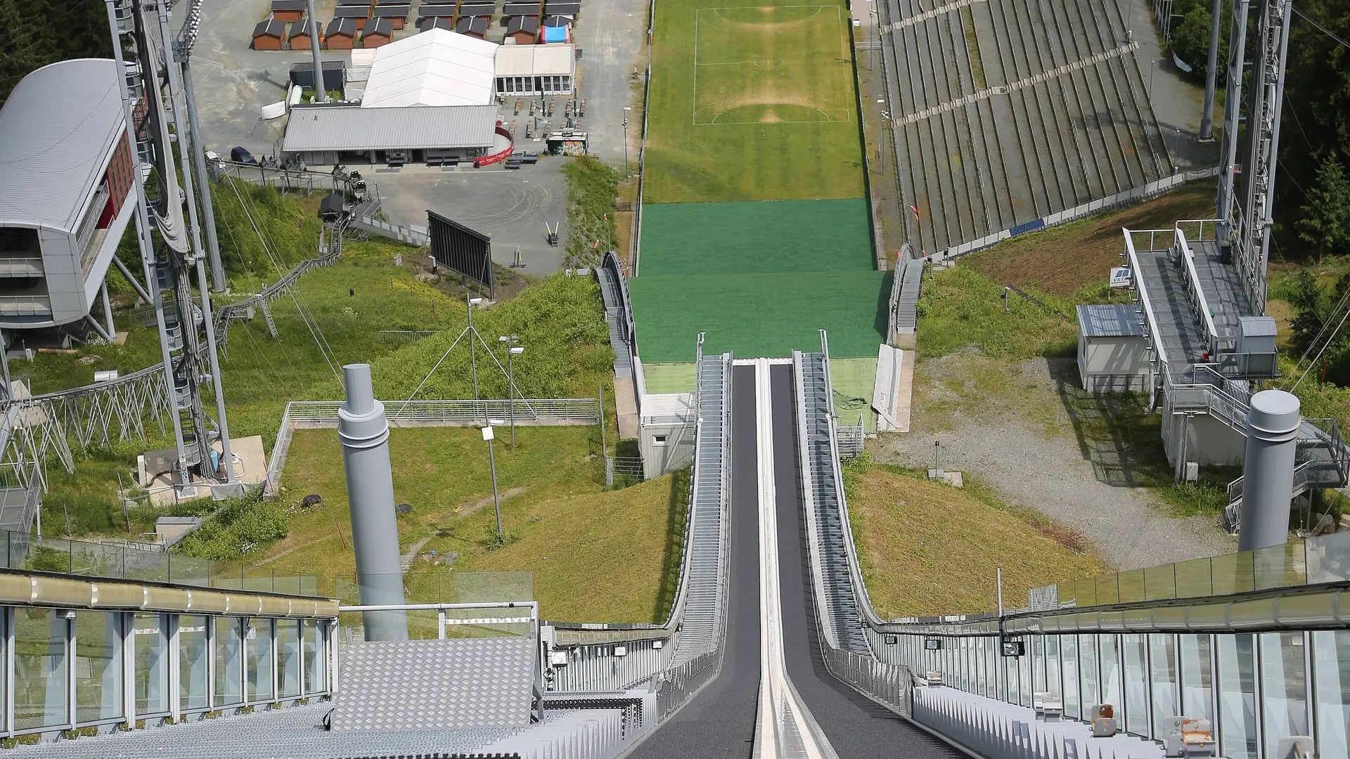 20 Jahre Schanzen-Jubiläum: Klingenthal feiert Skisprung-Elite beim Finale des Sommer Grand Prix