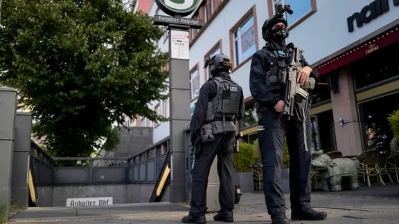 anschlag-auf-csd-berlin-polizei-startet-ffentliche-fahndung-mdr-de
