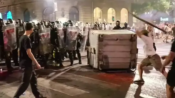 Auseinandersetzung mit der Polizei bei einem Protest der Studentenbewegung in Serbien