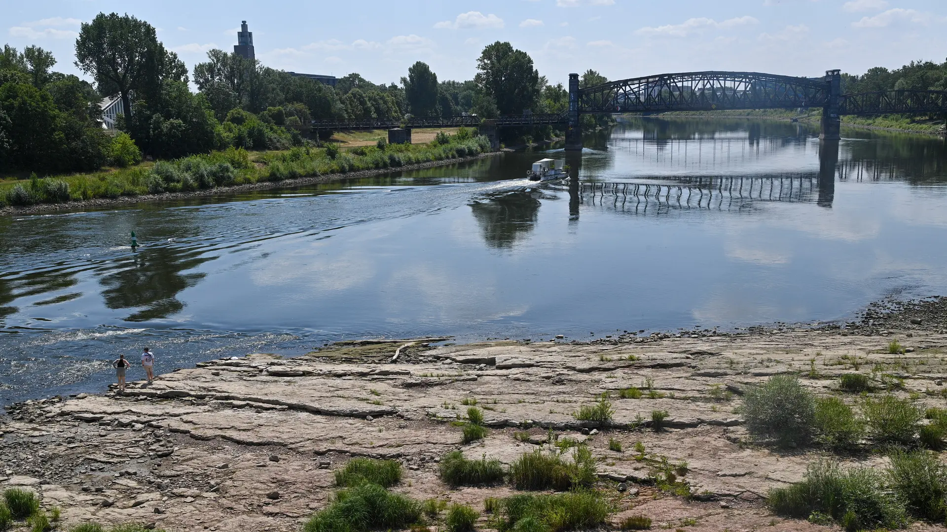 Elbe könnte bisherigen Tiefststand am Pegel Strombrücke unterschreiten