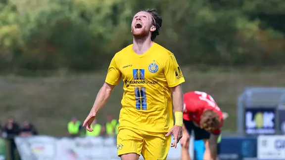 Tor für Lok Leipzig zum 0:1. Im Bild: Torschütze Dorian Cevis (22, Lok),  Torjubel.
