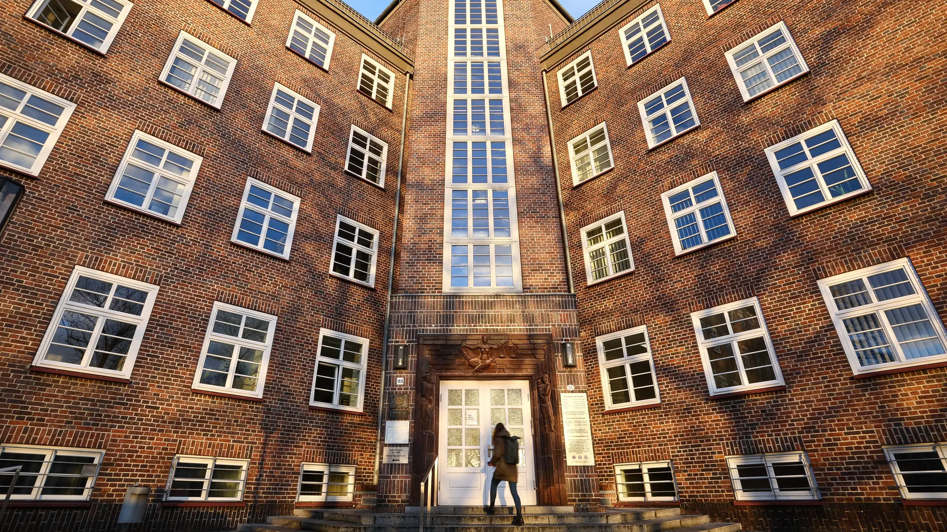 Prozessauftakt in Chemnitz: Mann soll Opfer ins Herz gestochen haben