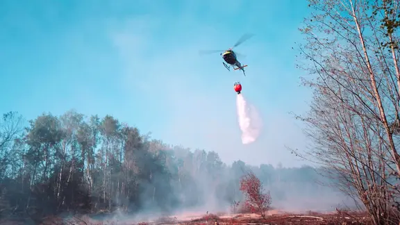 Meuselwitz  Löschhubschrauber im Einsatz 