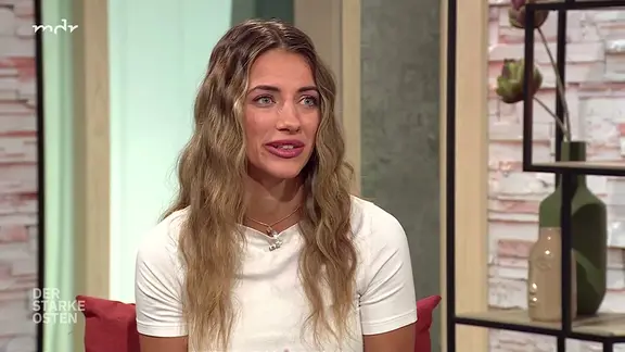 Anwältin Martina Flade im Gespräch bei "MDR um 4 - Der starke Osten"