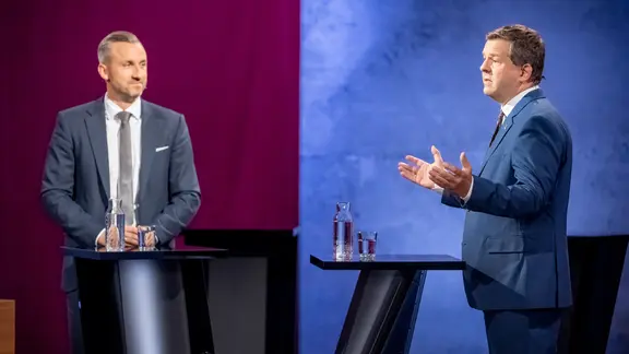 Schulze spricht in Richtung Siegmund