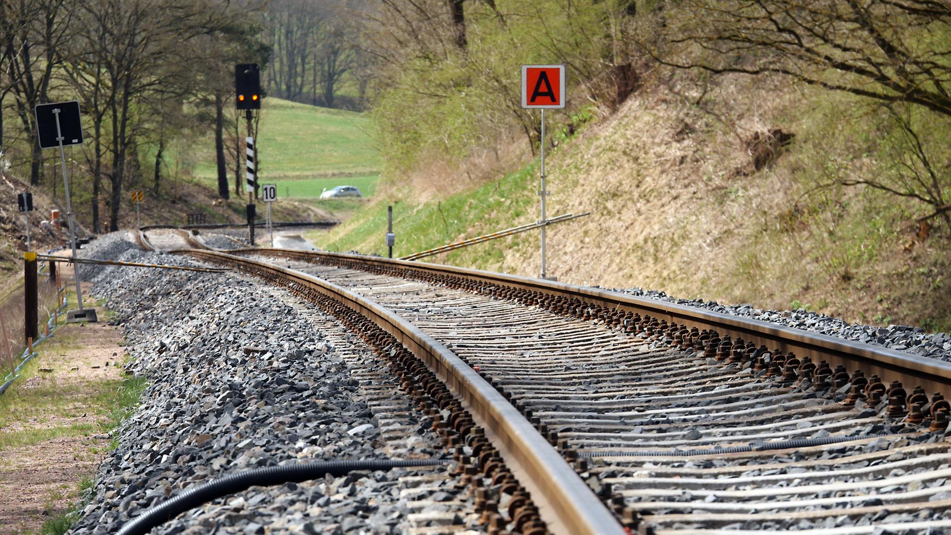 Bahnstrecke durch Erdfallgebiet erneut gesperrt