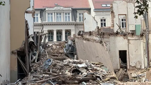 Trümmer und Schutt an der Einsturzstelle eines Hauses in Görlitz