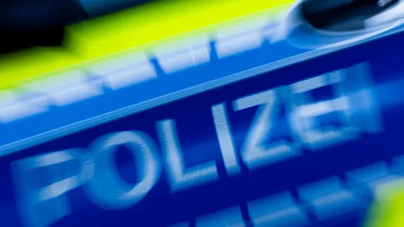 Nahaufnahme eines Streifenwagens der Polizei