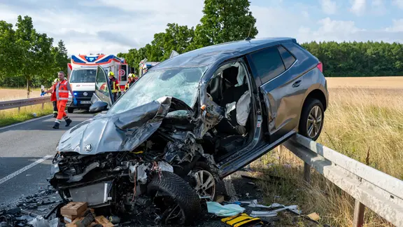 Schwer beschädigtets Unfallauto 