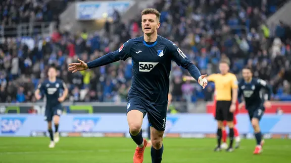 Fisnik Asllani bejubelt eines seiner zehn Bundesliga-Tore für Hoffenheim.