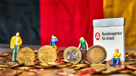 Münzen mit Spielzeugfiguren