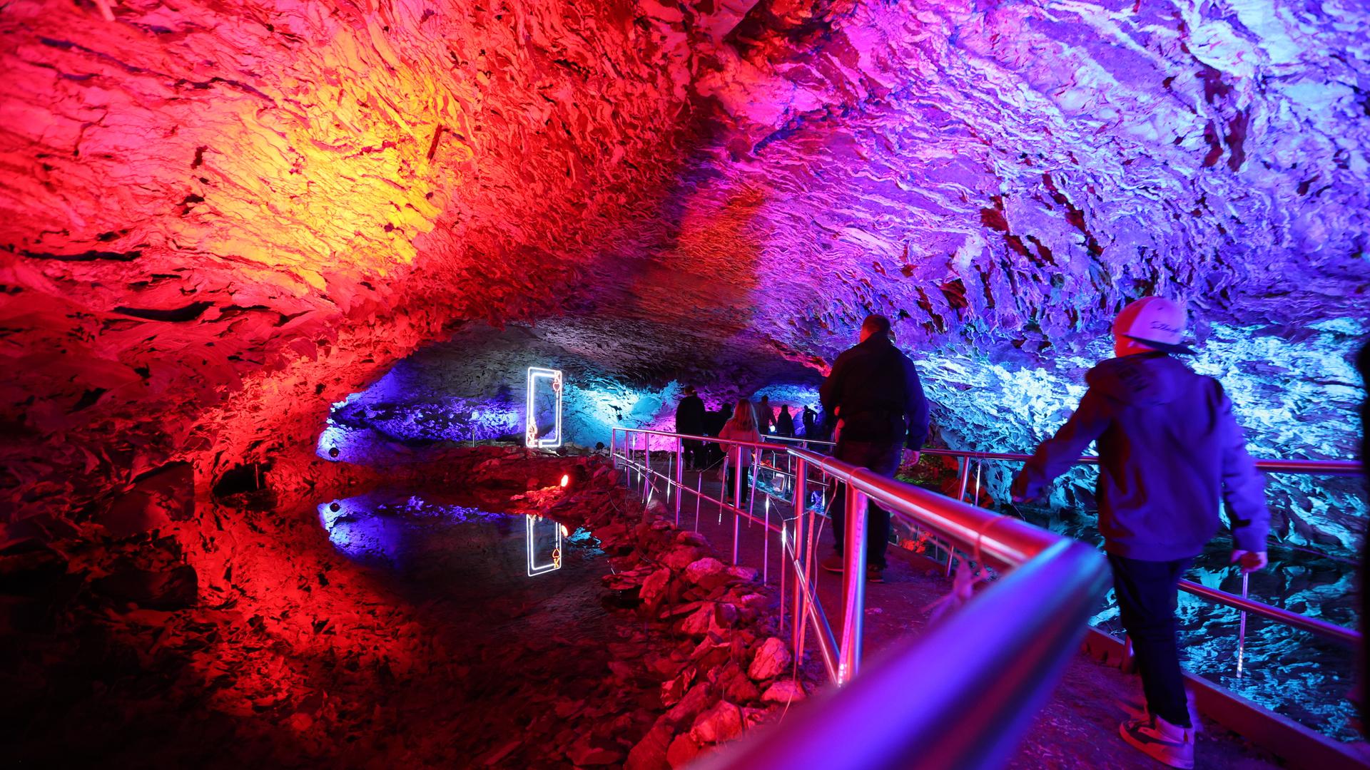 Ausflug zur Barbarossahöhle: 21 Schüler verirren sich bei Wanderung