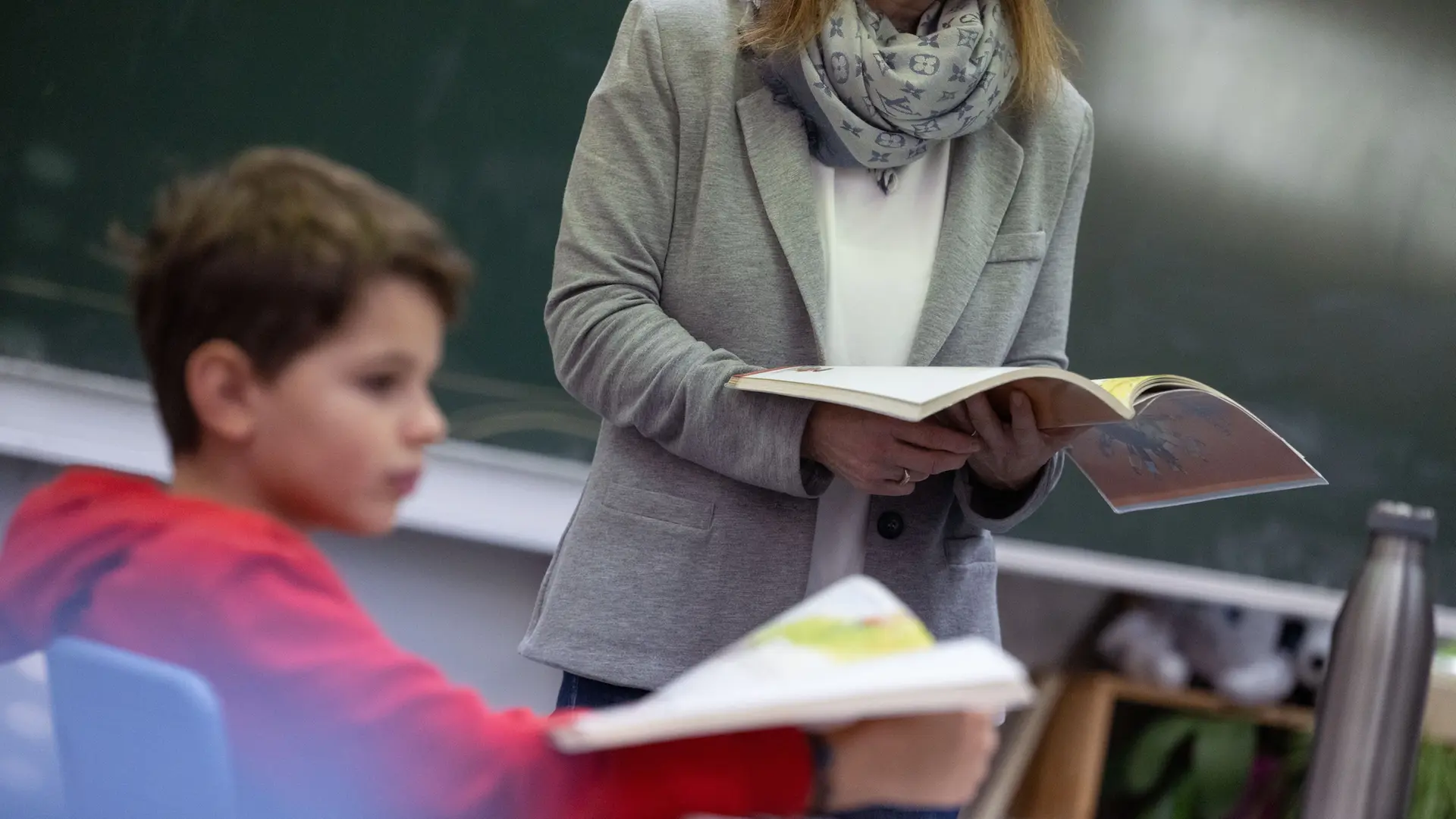 Nationalhymne, Fahnen, keine Courage-Schulen: Wie sich Lehrkräfte auf mögliche AfD-Pläne vorbereiten