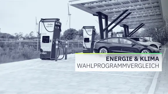 Ladepark für E-Autos an einer Autobahn 