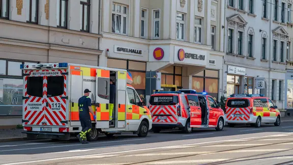 Krankenwagen nach einer Attacke in der Leipziger Georg-Schumann-Straße