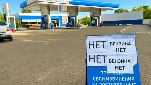 A No Petrol sign at a Gazpromneft petrol station in the Orechowo-Sujewo Municipality.