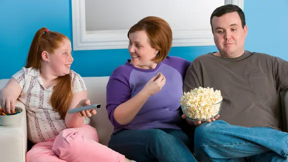 Familie auf der Couch