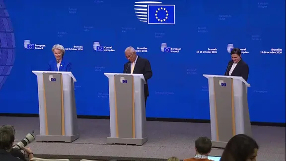 Politiker:innen während einer Pressekonferenz des EU-Gipfels.