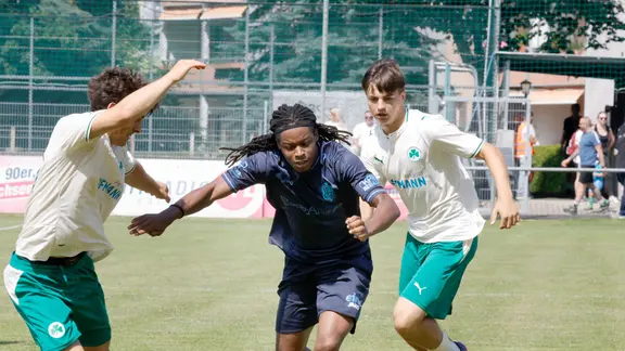 Laufduell im Testspiel zwischem dem Chemnitzer FC und der U23 von Greuther Fürth.