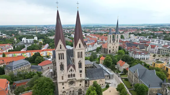 Blick von ober über Halberstadt mit Dom.