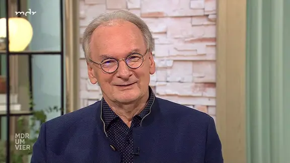 Ex-Ministerpräsident Reiner Haseloff im Studio von "MDR um 4"