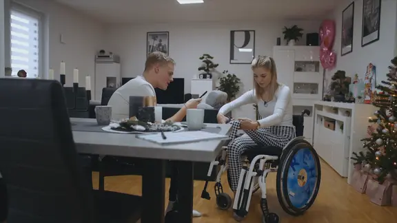 Ein kleiner Hoffnungsschimmer (S01/E03, mit Gebärdensprache) | mdr.de
