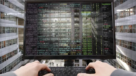 Symbolbild Hacker, Cyberangriff auf öffentliche Gebäude