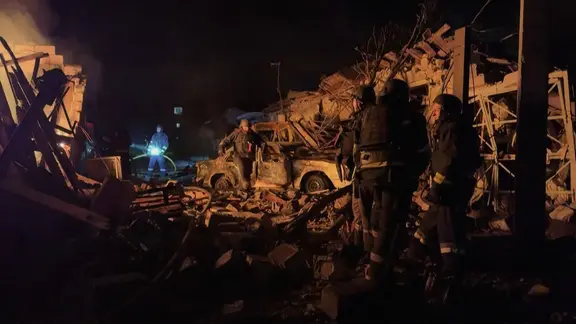Zerstörung nach Bombenangriff in Saporischja