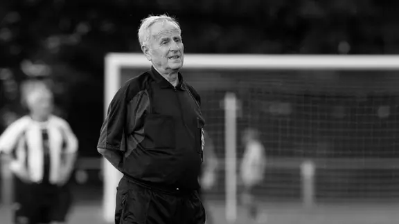 Referee Adolf Prokop (DDR,Deutschland) - Oldstarsspiel SV Wacker Helbra vs. Dynamo Dresden Oldies auf dem Sportplatz in Helbra